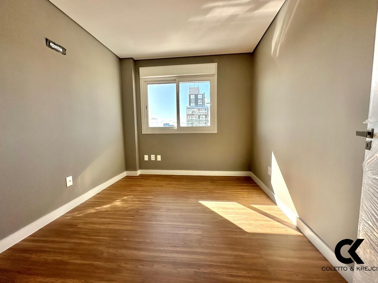 Apartamento à venda com 3 quartos, 121m² - Foto 13