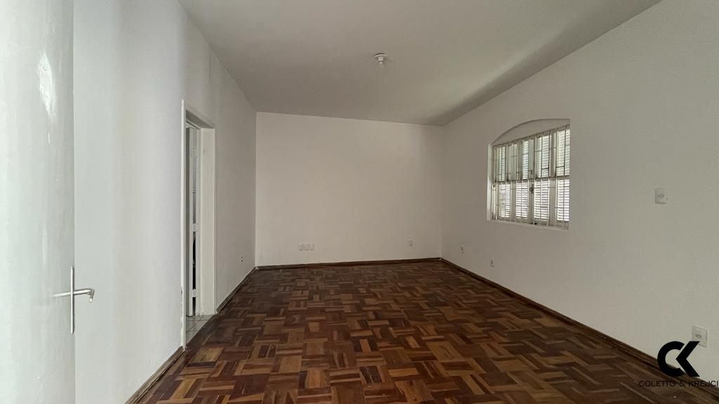 Casa à venda com 3 quartos, 298m² - Foto 4