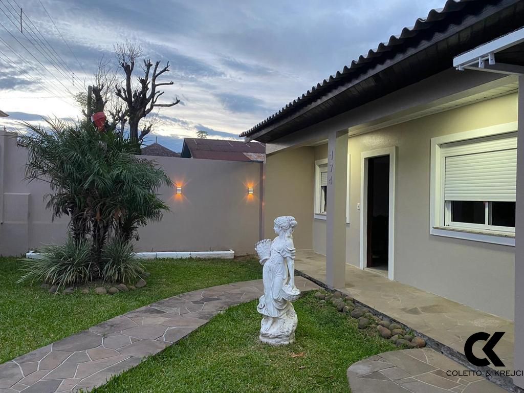 Casa à venda com 2 quartos, 120m² - Foto 1