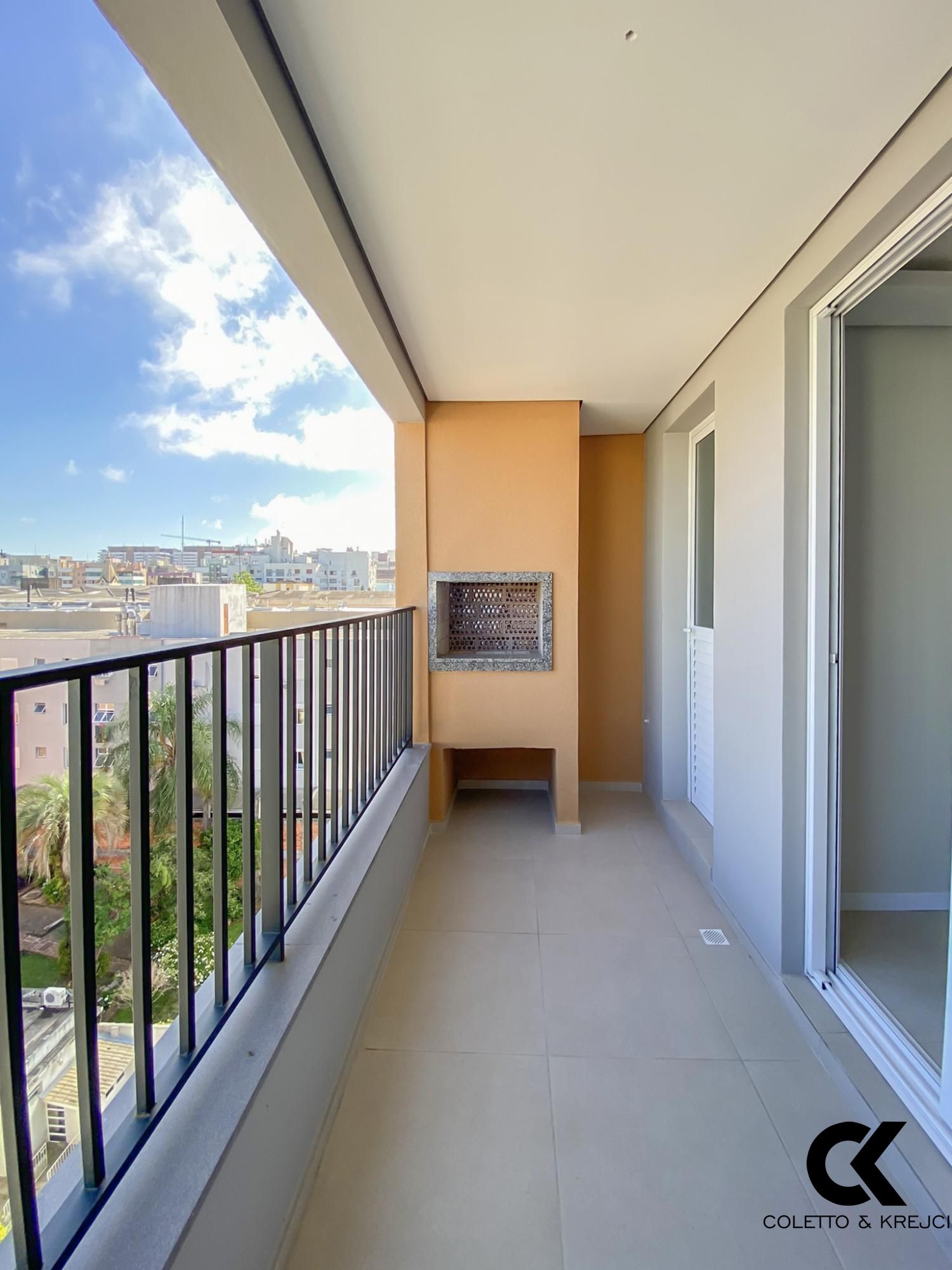 Apartamento à venda com 2 quartos, 77m² - Foto 1