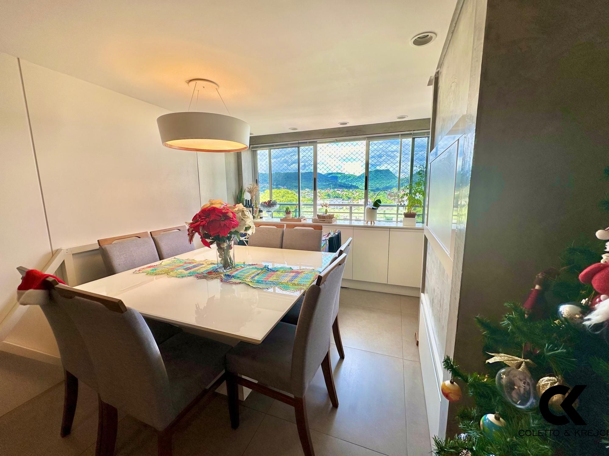 Apartamento à venda com 3 quartos, 135m² - Foto 2