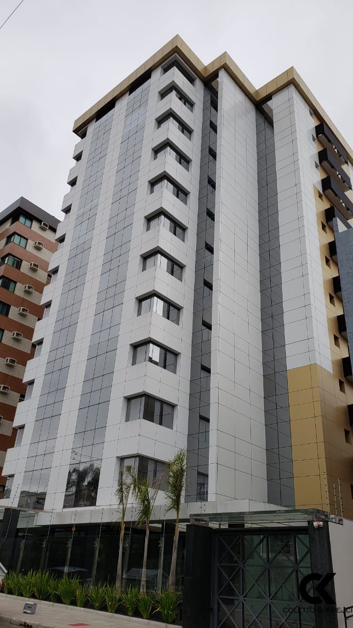 Apartamento à venda com 4 quartos, 220m² - Foto 2