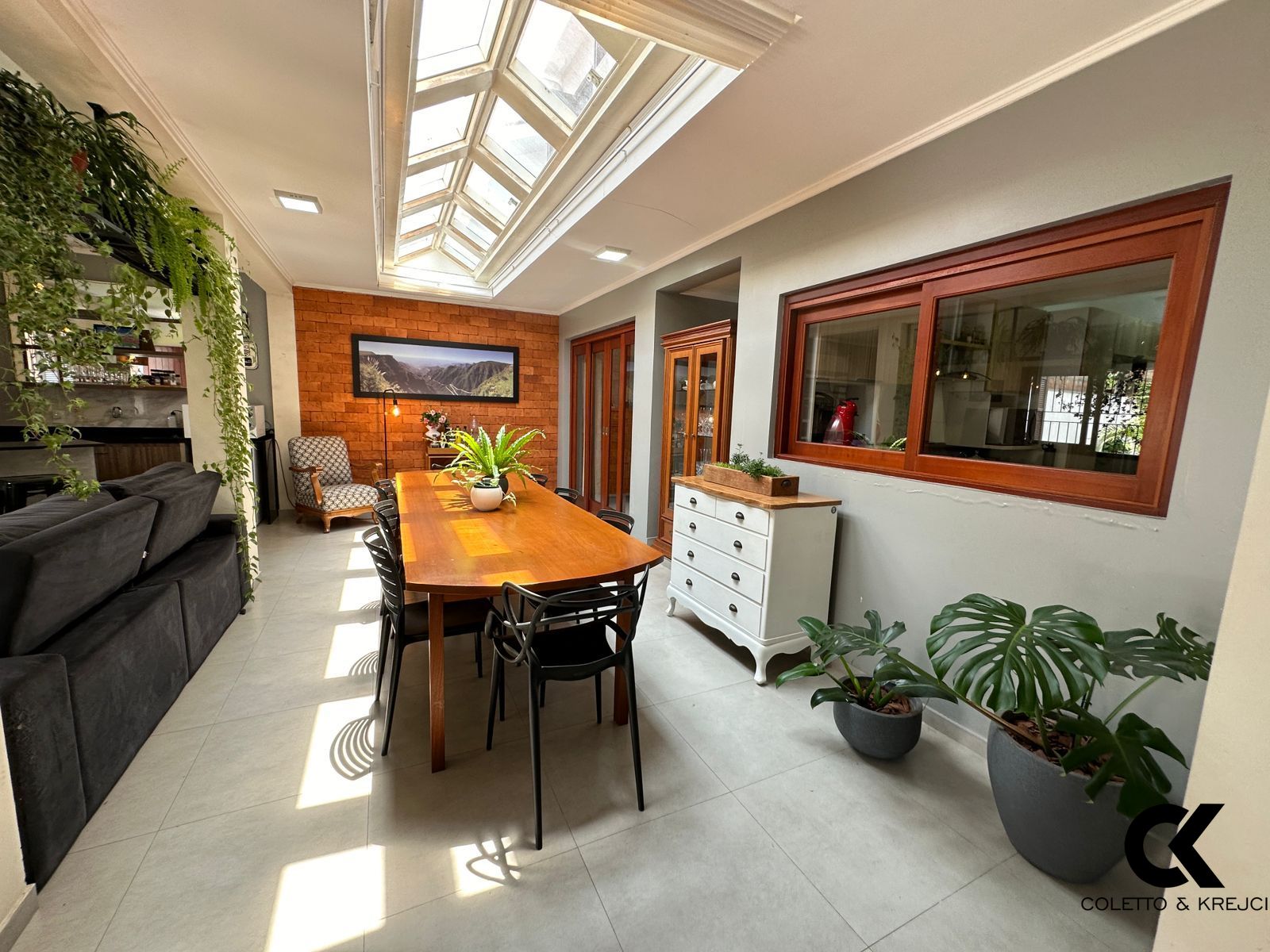 Casa, 3 quartos, 241 m² - Foto 1