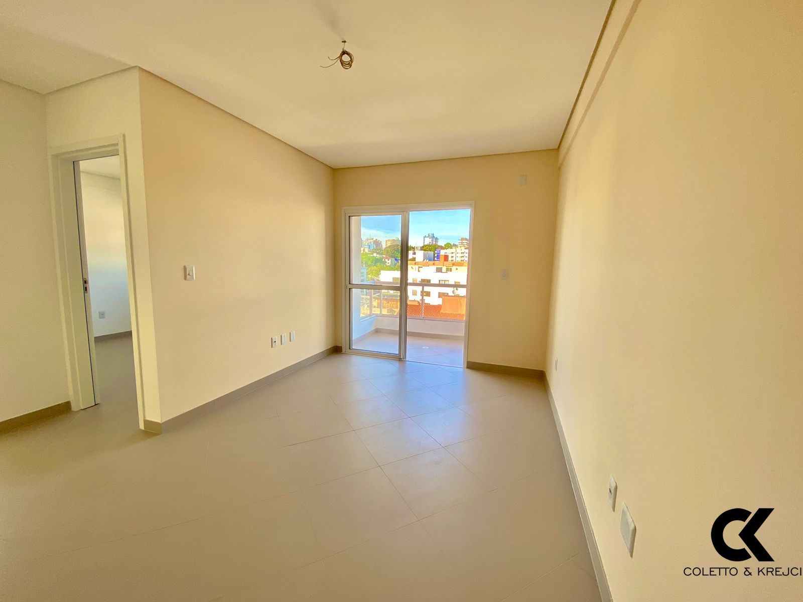 Apartamento à venda com 2 quartos, 68m² - Foto 2