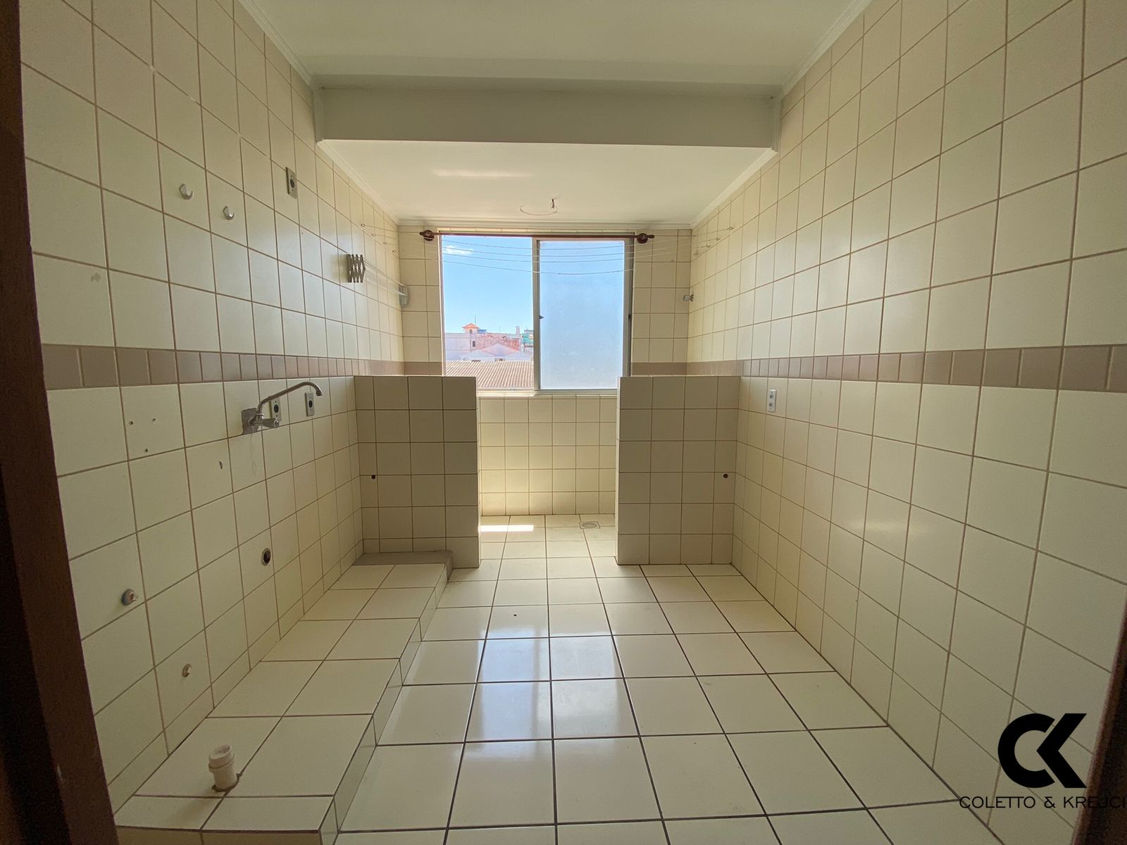 Apartamento à venda com 2 quartos, 67m² - Foto 4