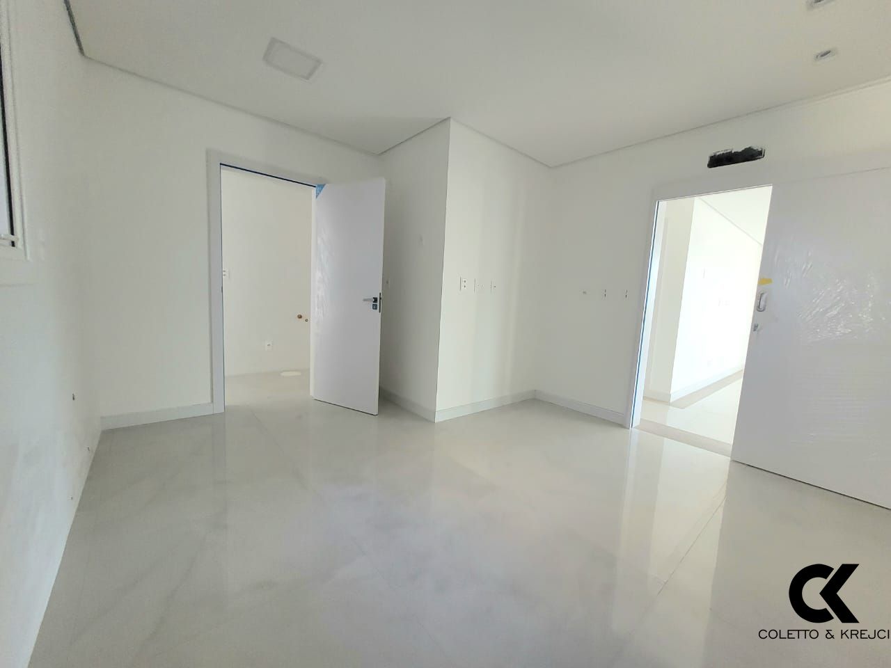 Apartamento à venda com 3 quartos, 227m² - Foto 6