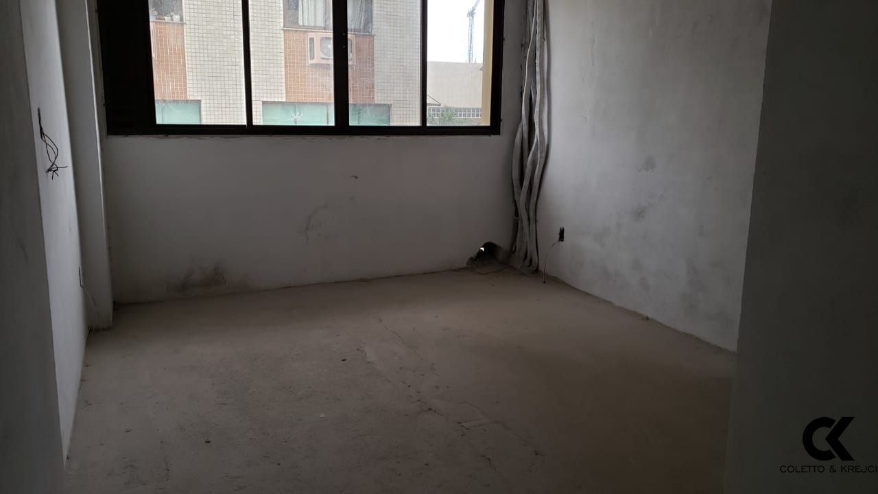 Apartamento à venda com 4 quartos, 220m² - Foto 10