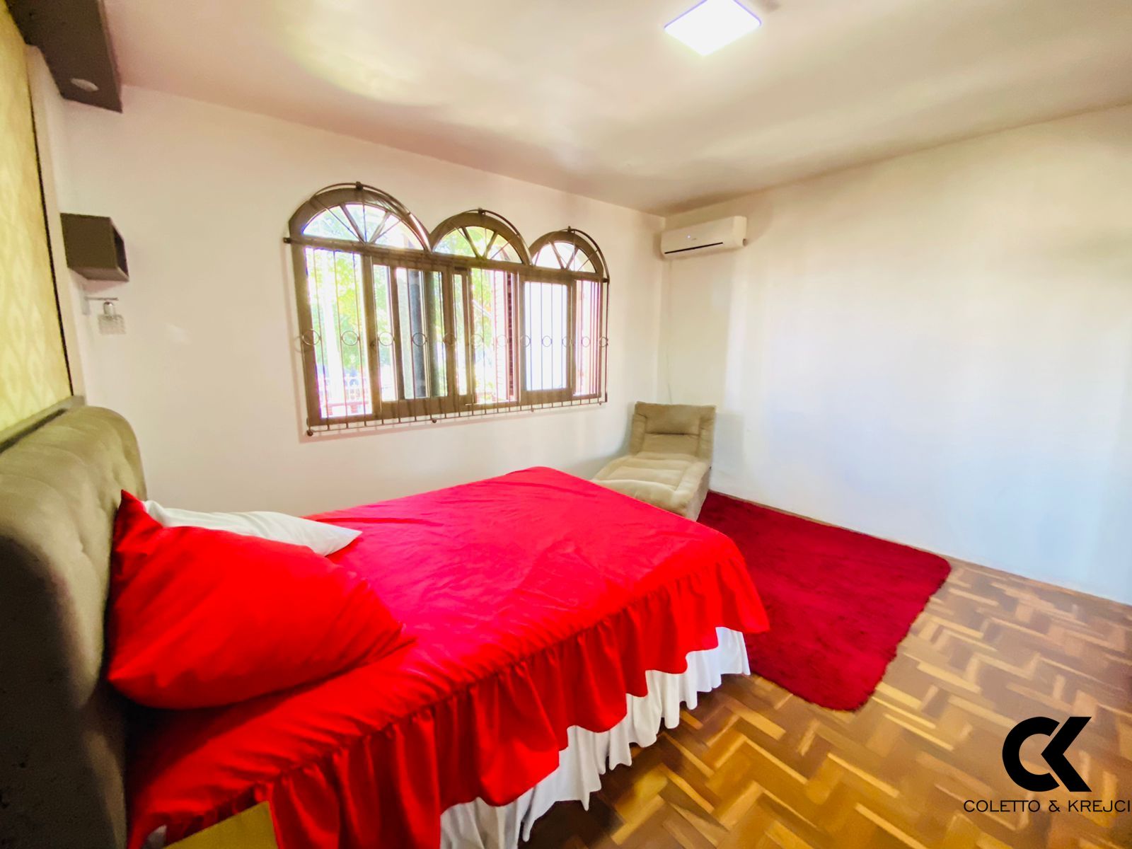 Casa à venda com 4 quartos, 226m² - Foto 9