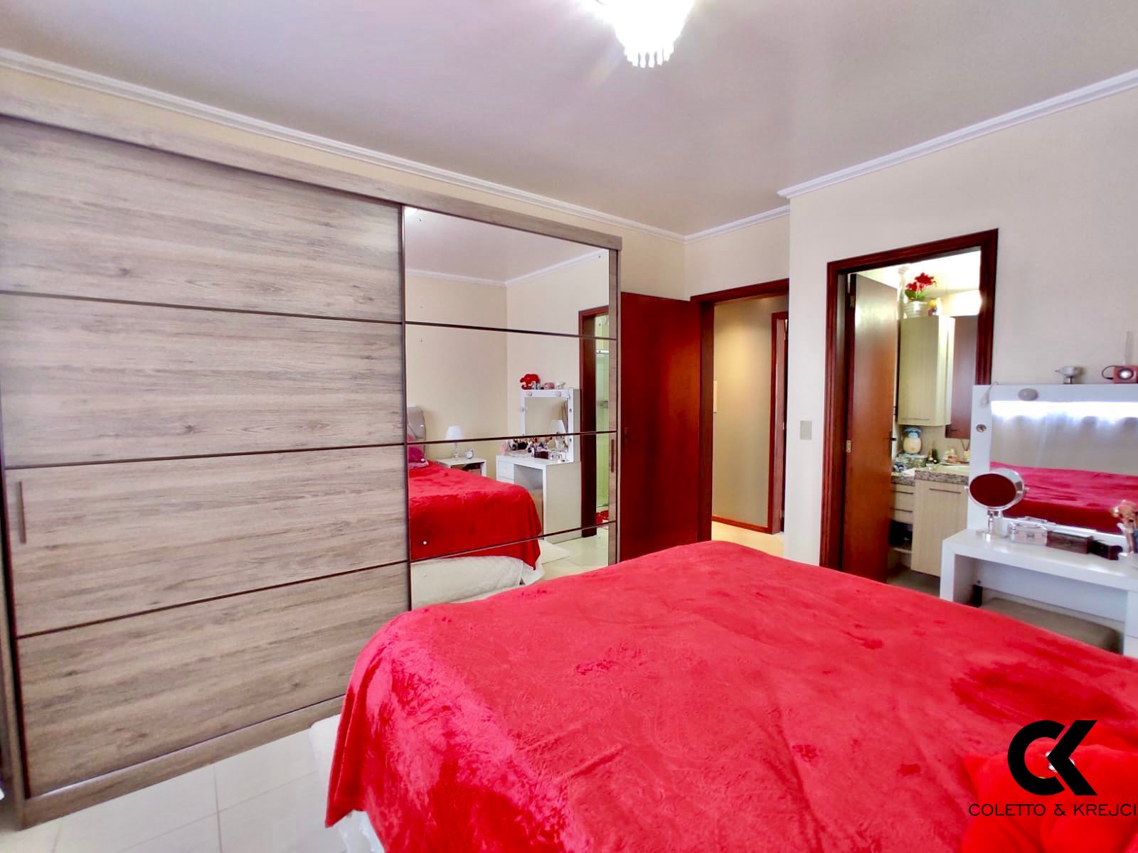 Apartamento à venda com 3 quartos, 93m² - Foto 4