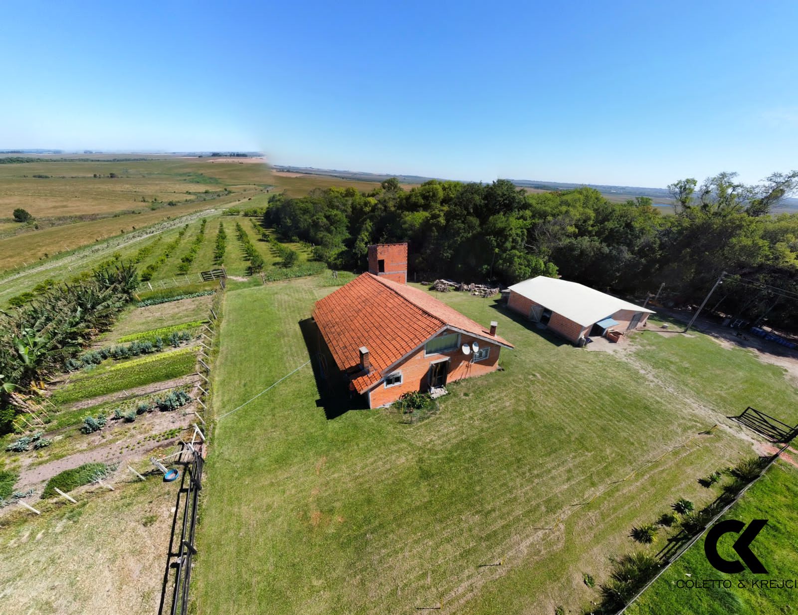 Fazenda à venda com 3 quartos, 140m² - Foto 1