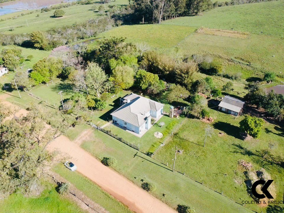 Chácara à venda com 3 quartos, 195m² - Foto 1