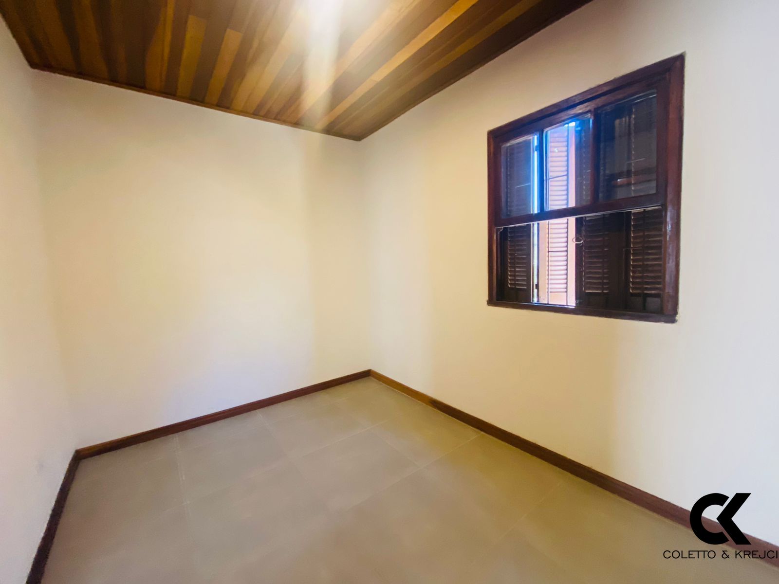 Casa à venda com 2 quartos, 100m² - Foto 3