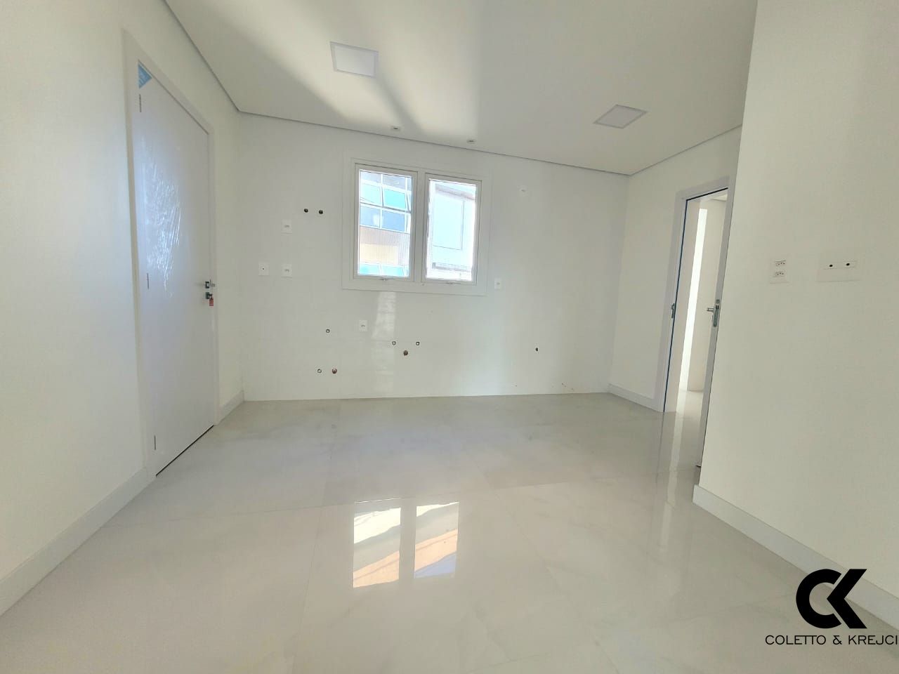 Apartamento à venda com 3 quartos, 227m² - Foto 7