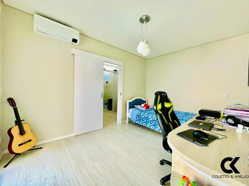 Casa à venda com 4 quartos, 240m² - Foto 18