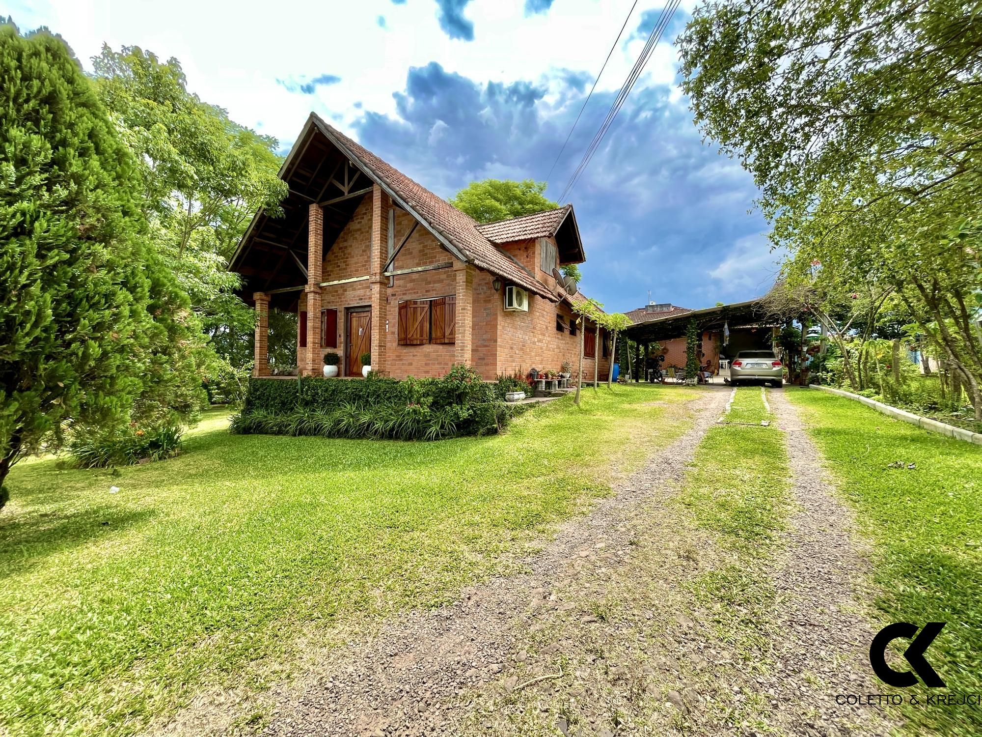 Casa à venda com 4 quartos, 130m² - Foto 1