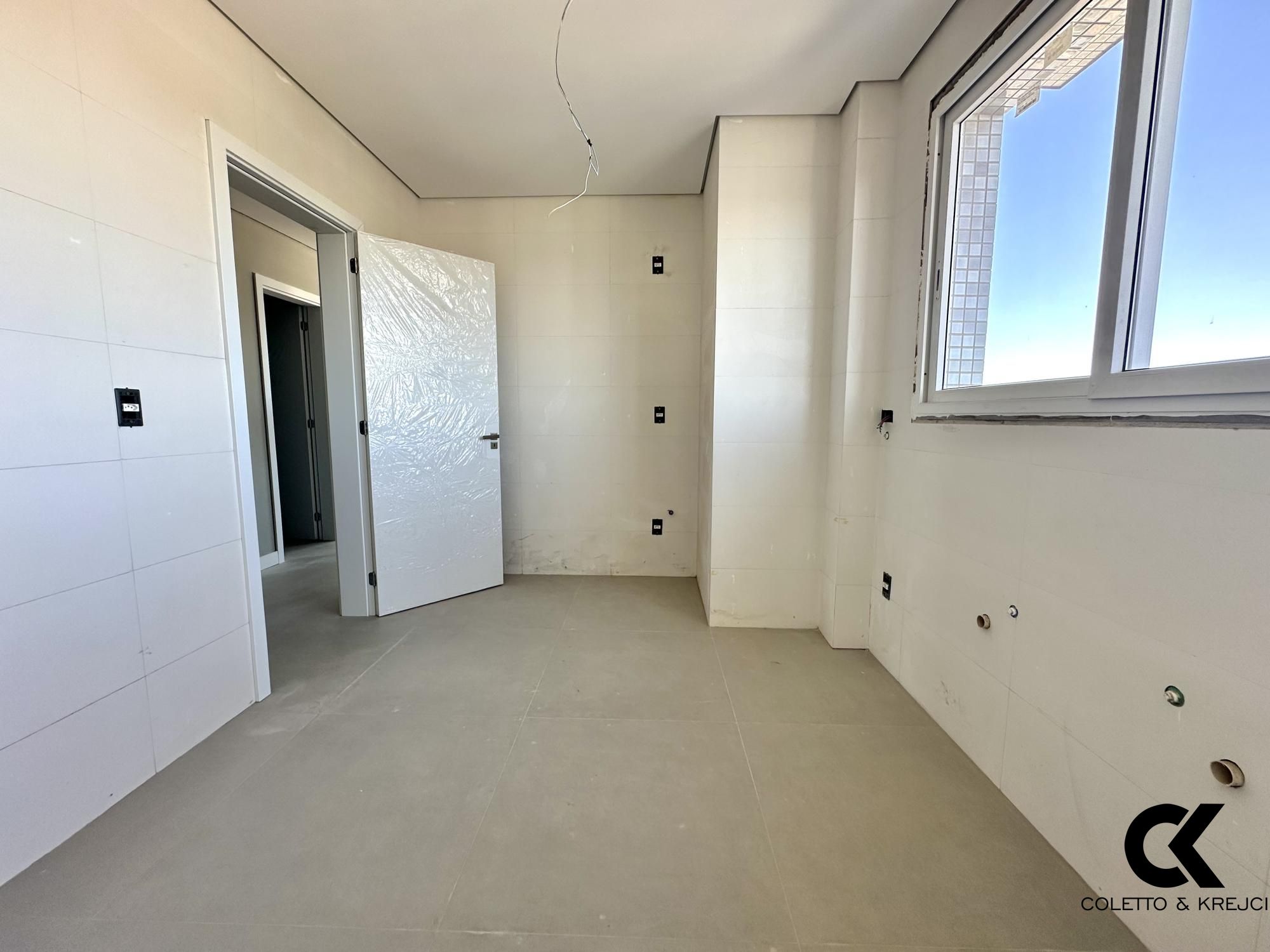 Apartamento à venda com 3 quartos, 151m² - Foto 7