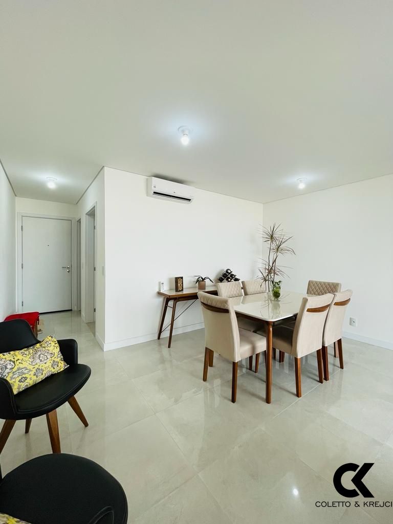 Apartamento à venda com 3 quartos, 131m² - Foto 2