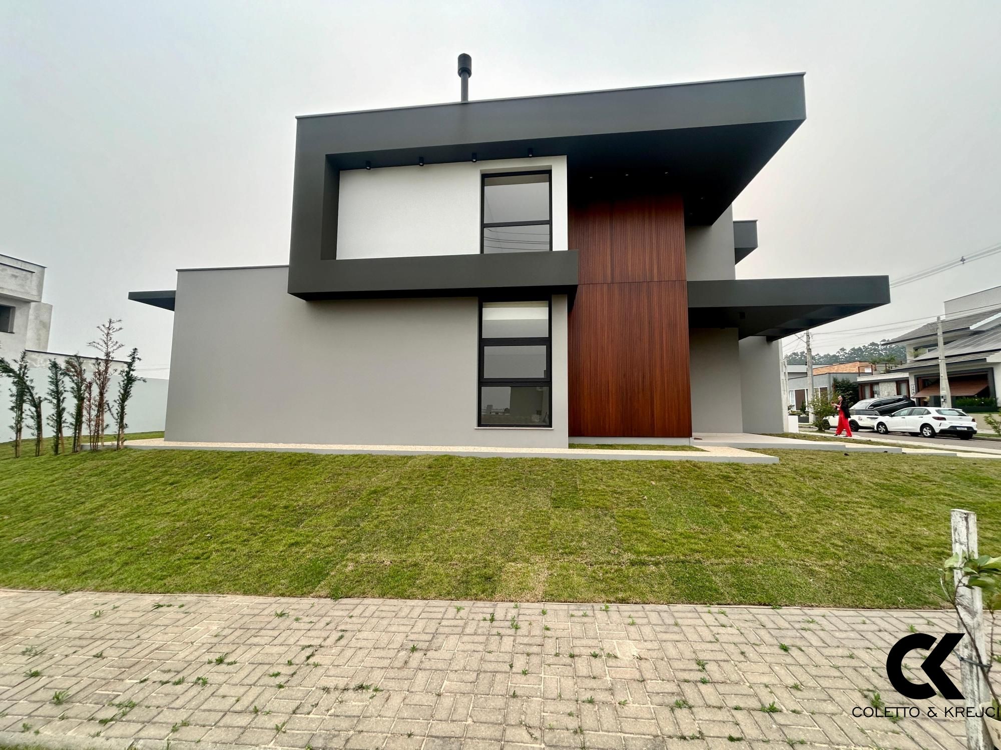 Casa de Condomínio à venda com 4 quartos, 255m² - Foto 2