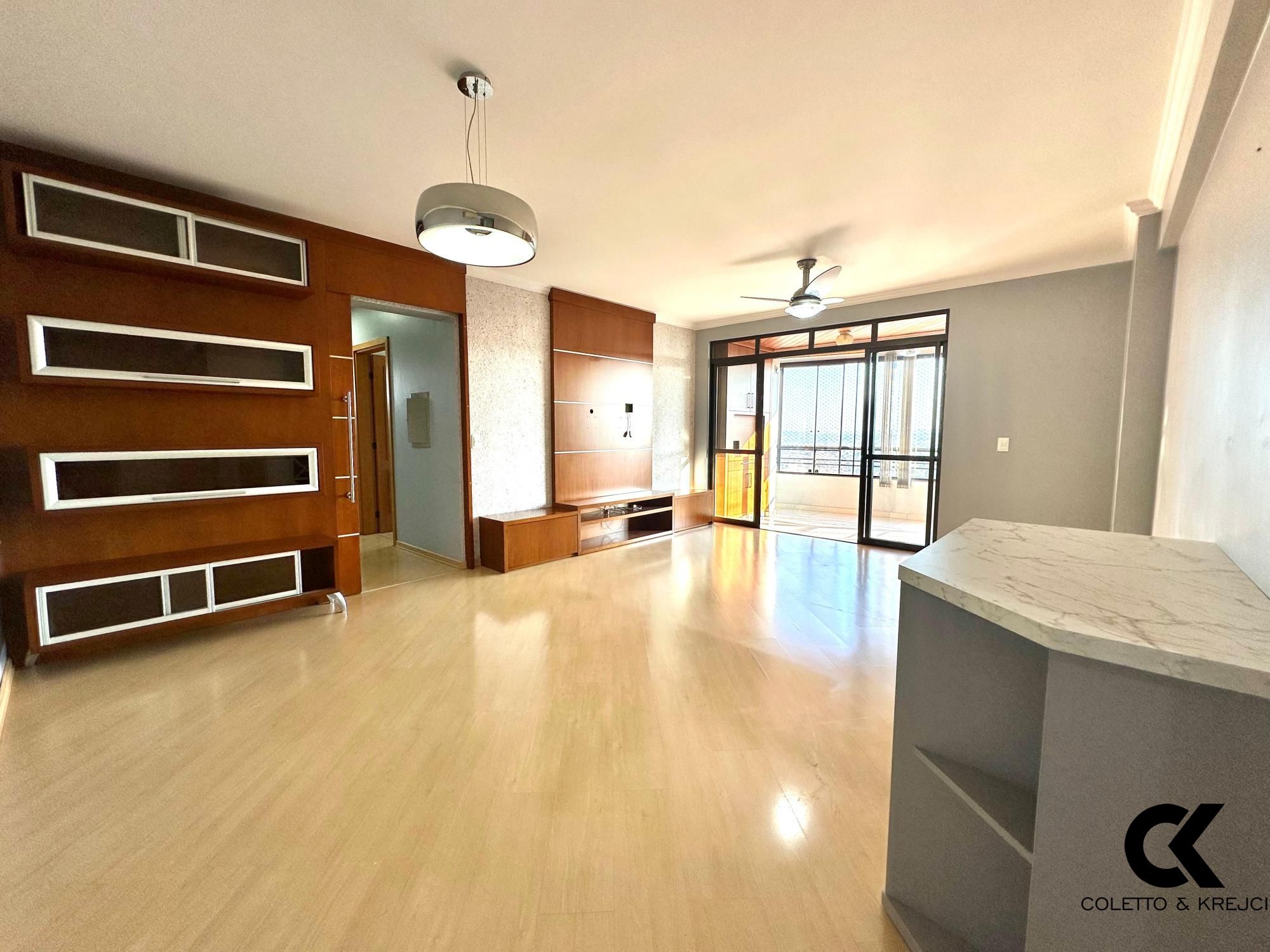Apartamento à venda com 3 quartos, 124m² - Foto 2