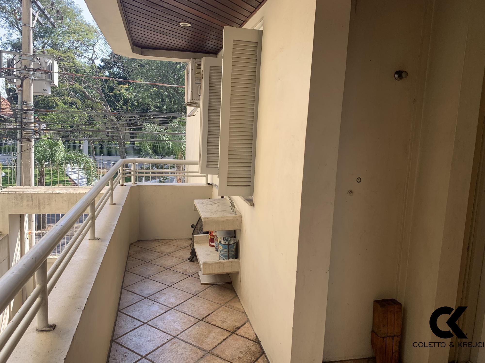 Apartamento à venda com 3 quartos, 106m² - Foto 2