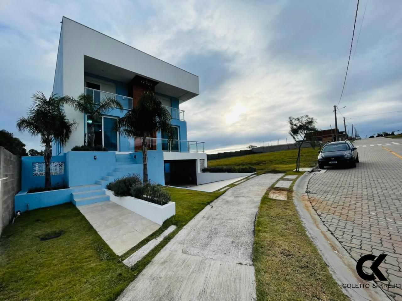 Casa de Condomínio à venda com 4 quartos, 280m² - Foto 1