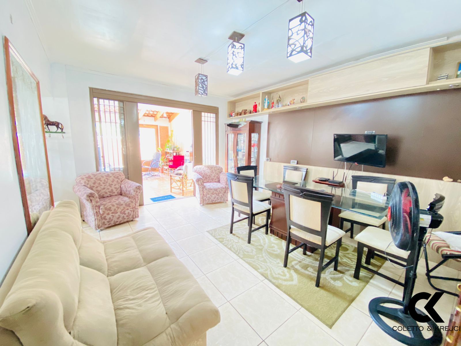 Casa à venda com 4 quartos, 226m² - Foto 3