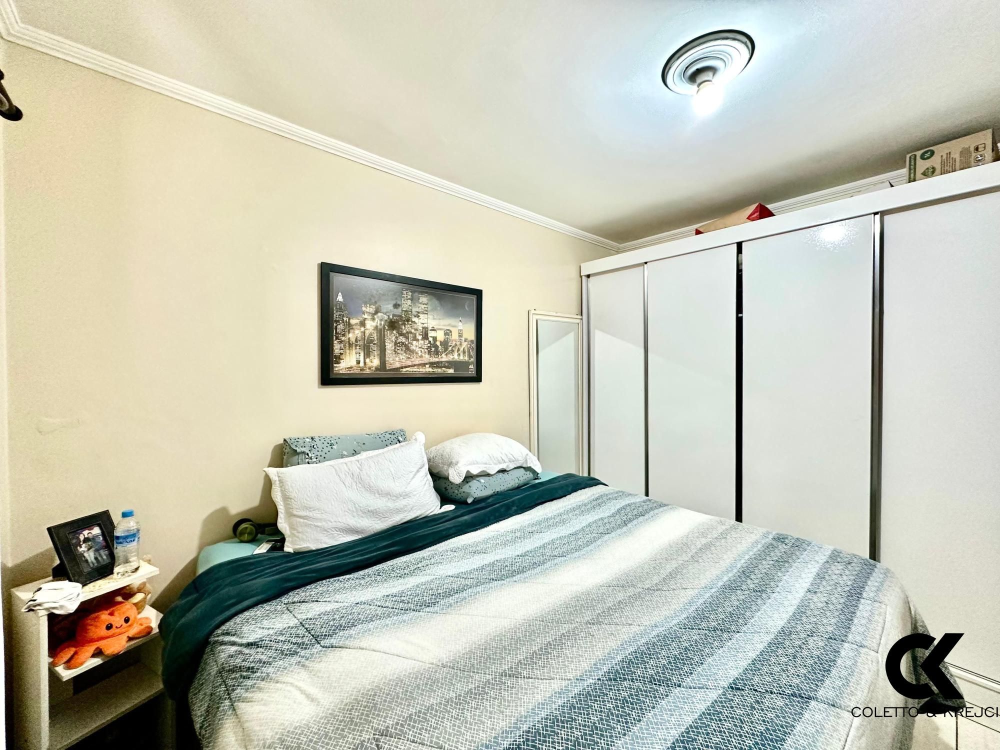 Casa à venda com 2 quartos, 90m² - Foto 4