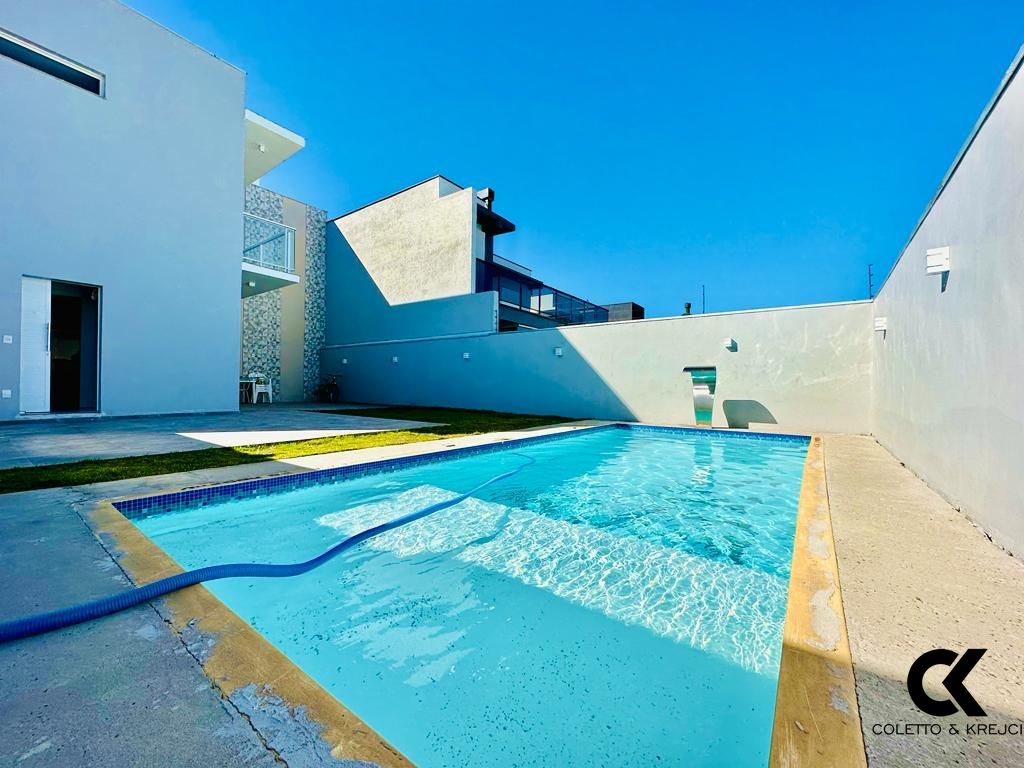 Casa, 4 quartos, 240 m² - Foto 1