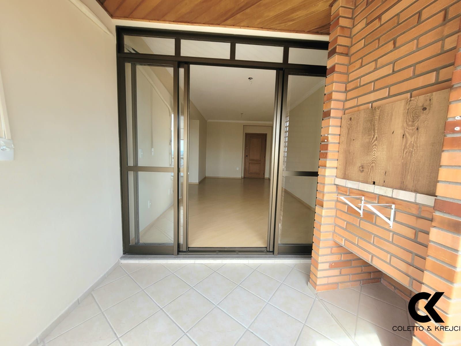 Apartamento à venda com 2 quartos, 102m² - Foto 2