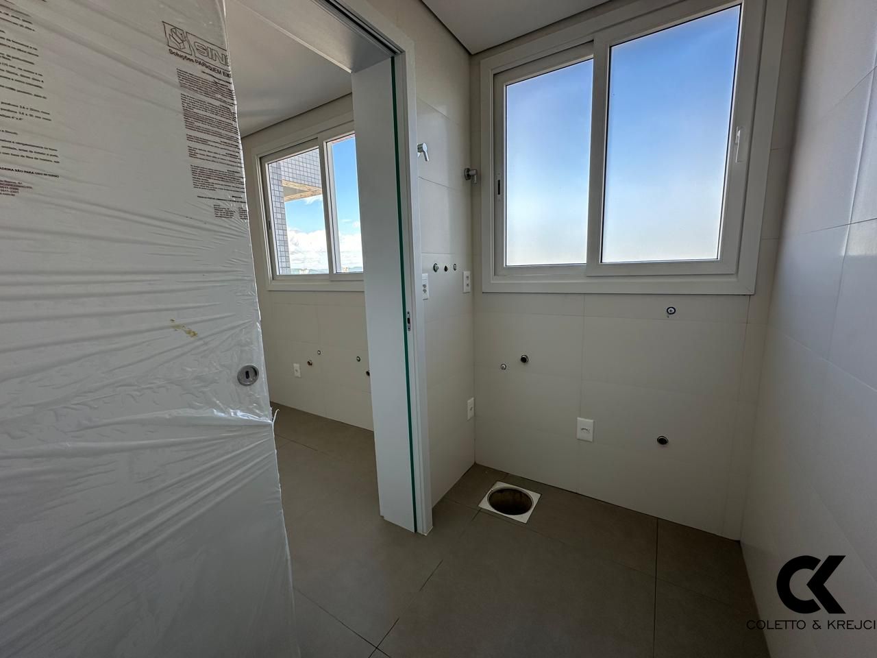 Apartamento à venda com 3 quartos, 121m² - Foto 7