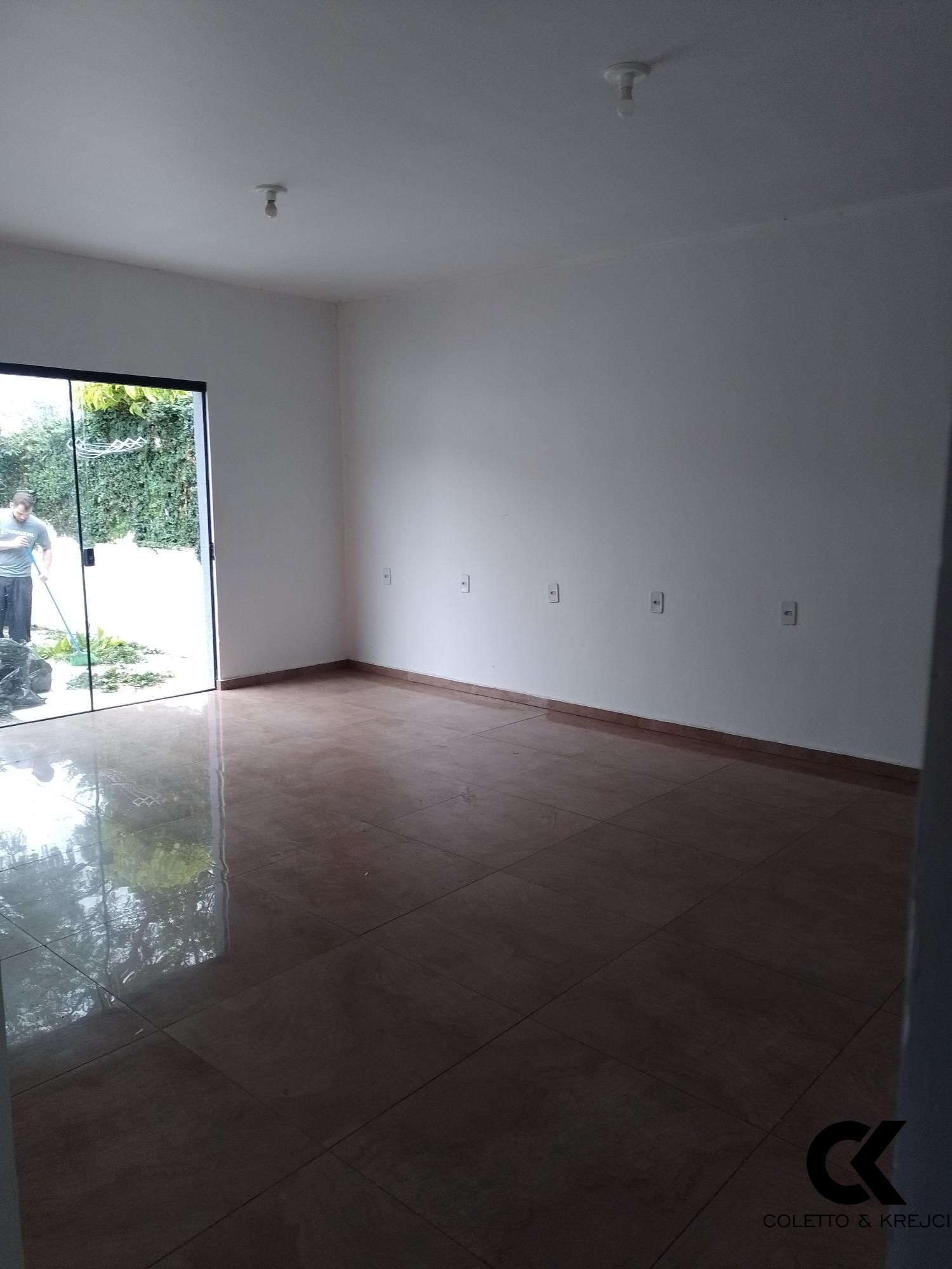 Casa à venda com 3 quartos, 81m² - Foto 4