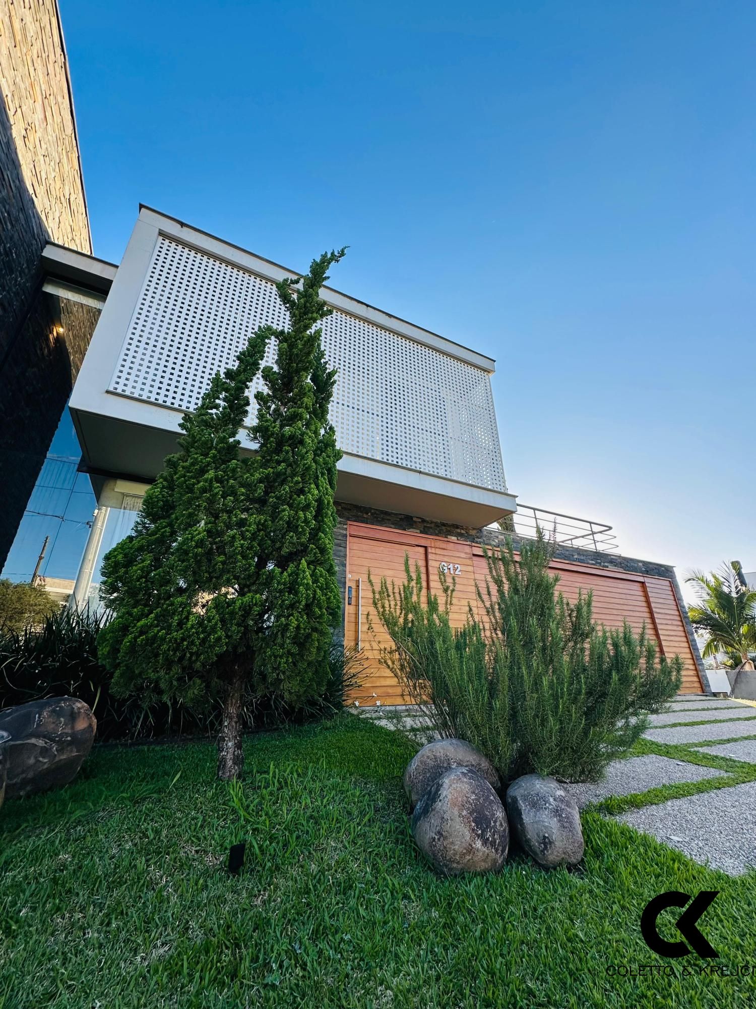 Casa de Condomínio à venda com 3 quartos, 298m² - Foto 2