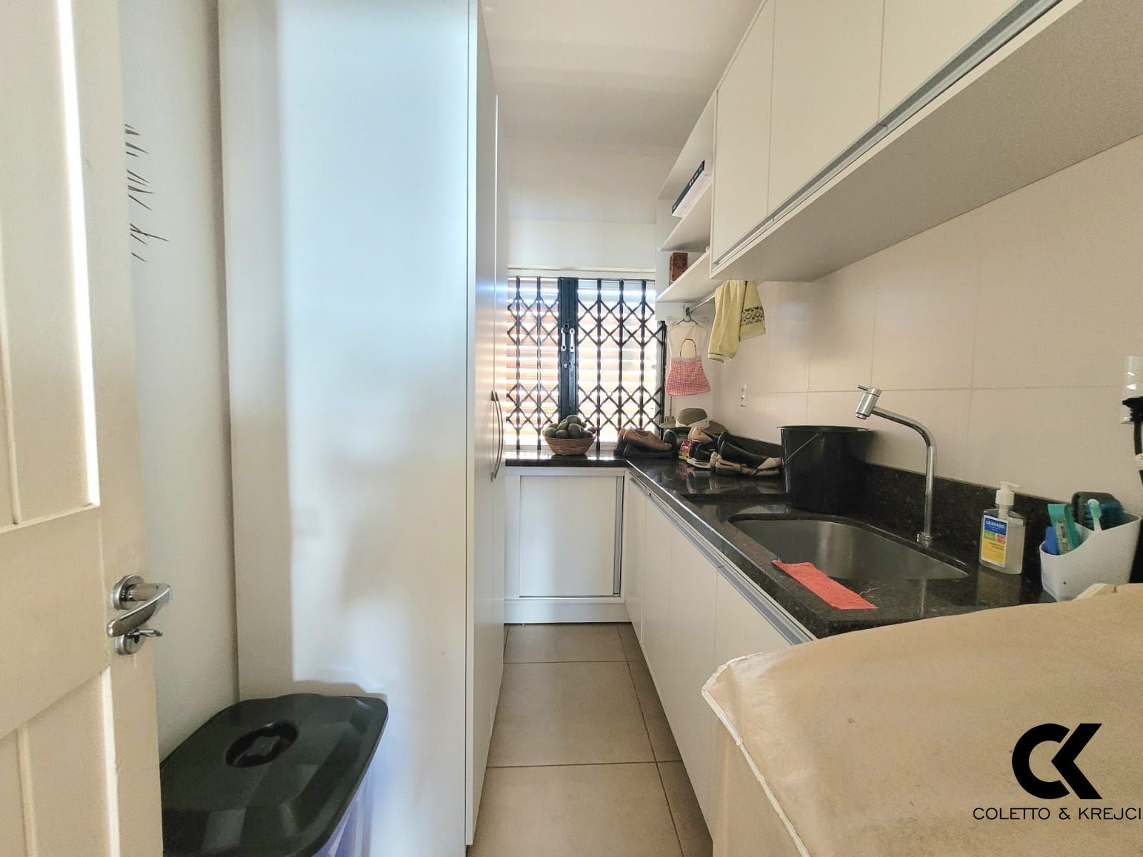 Casa à venda com 3 quartos, 300m² - Foto 7