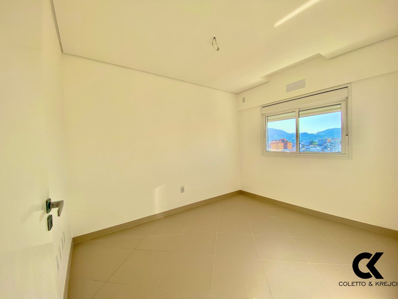 Apartamento à venda com 2 quartos, 68m² - Foto 8