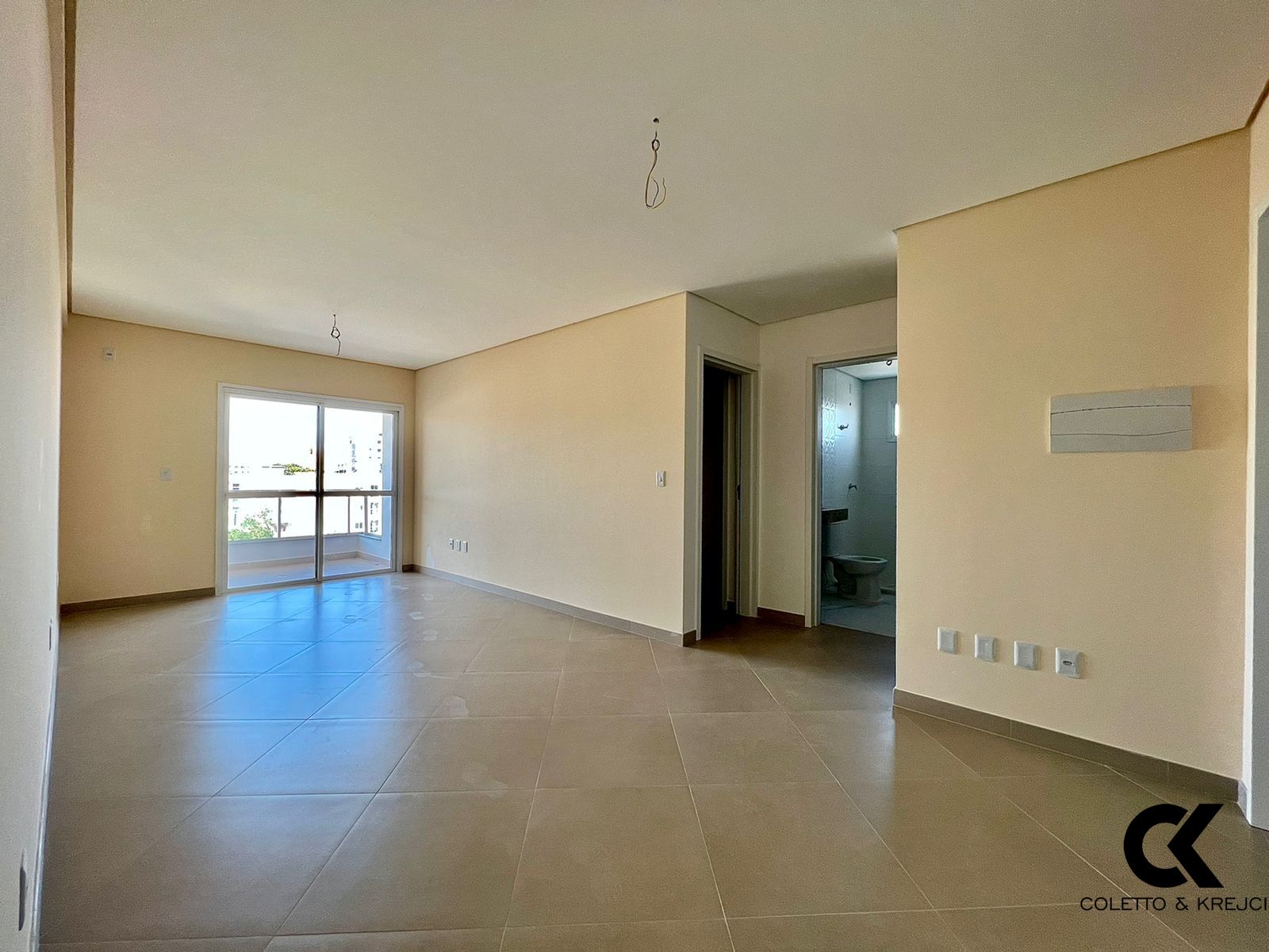 Apartamento à venda com 2 quartos, 76m² - Foto 2