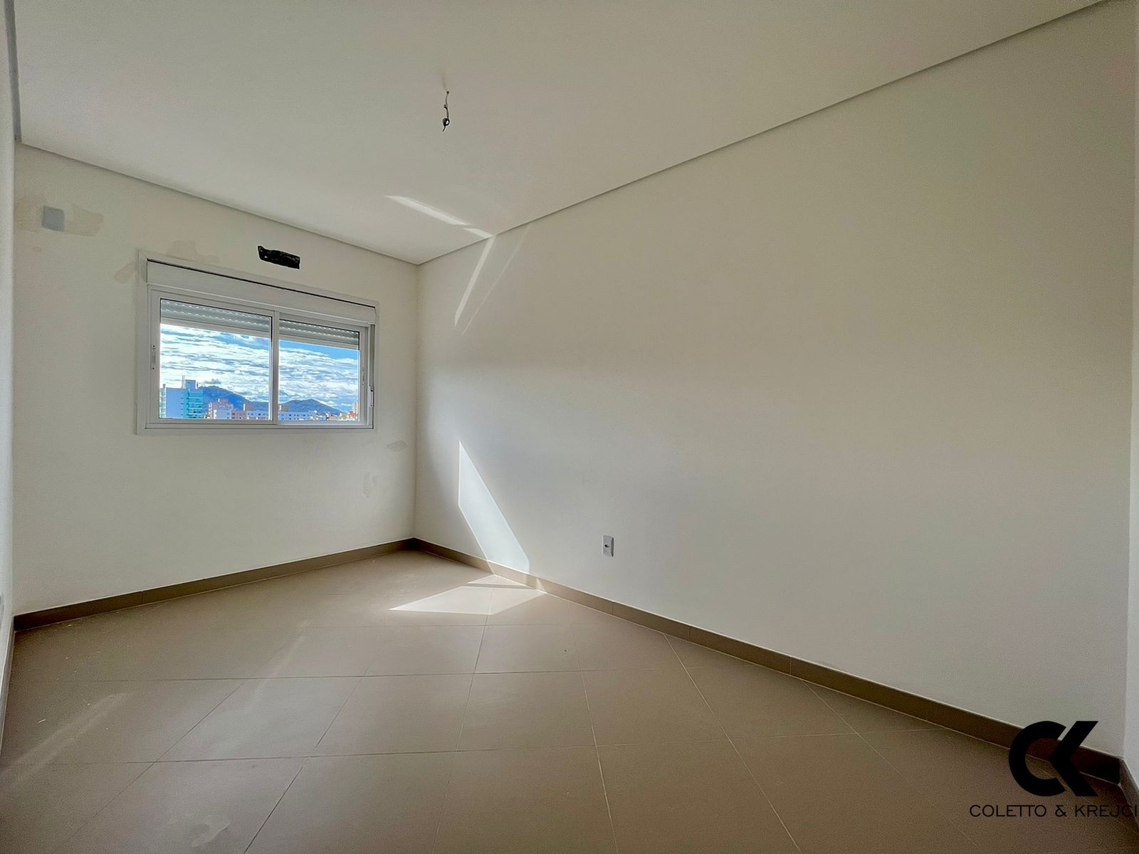 Apartamento à venda com 1 quarto, 42m² - Foto 2