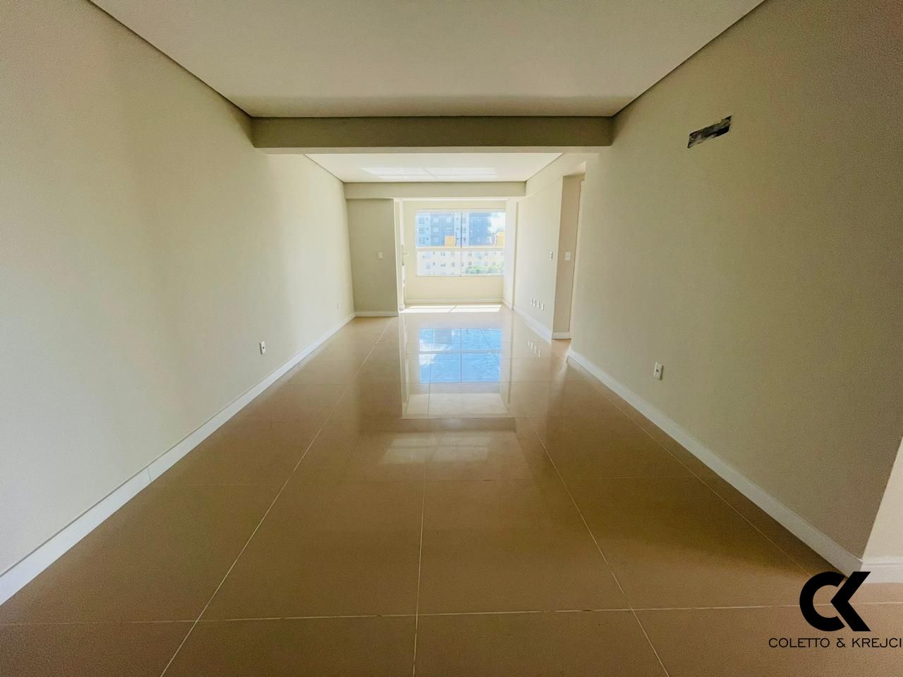 Apartamento à venda com 1 quarto, 42m² - Foto 2