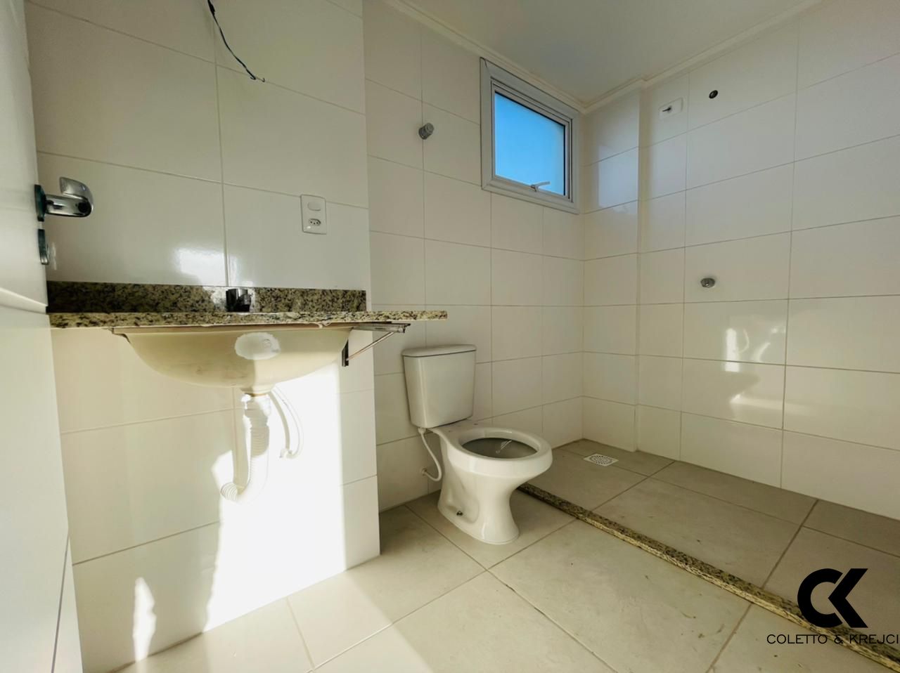 Apartamento à venda com 2 quartos, 83m² - Foto 2