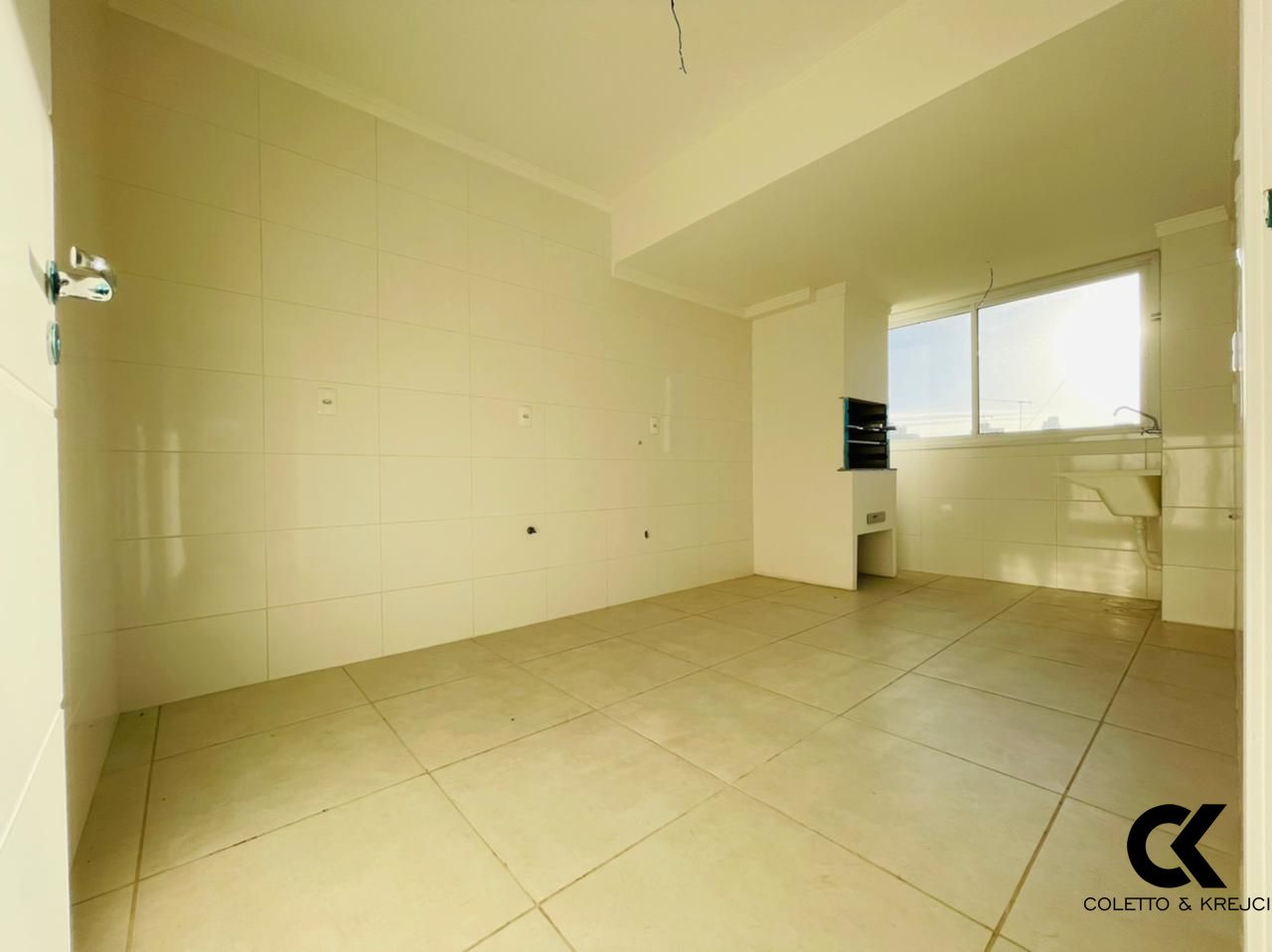 Apartamento à venda com 2 quartos, 83m² - Foto 3