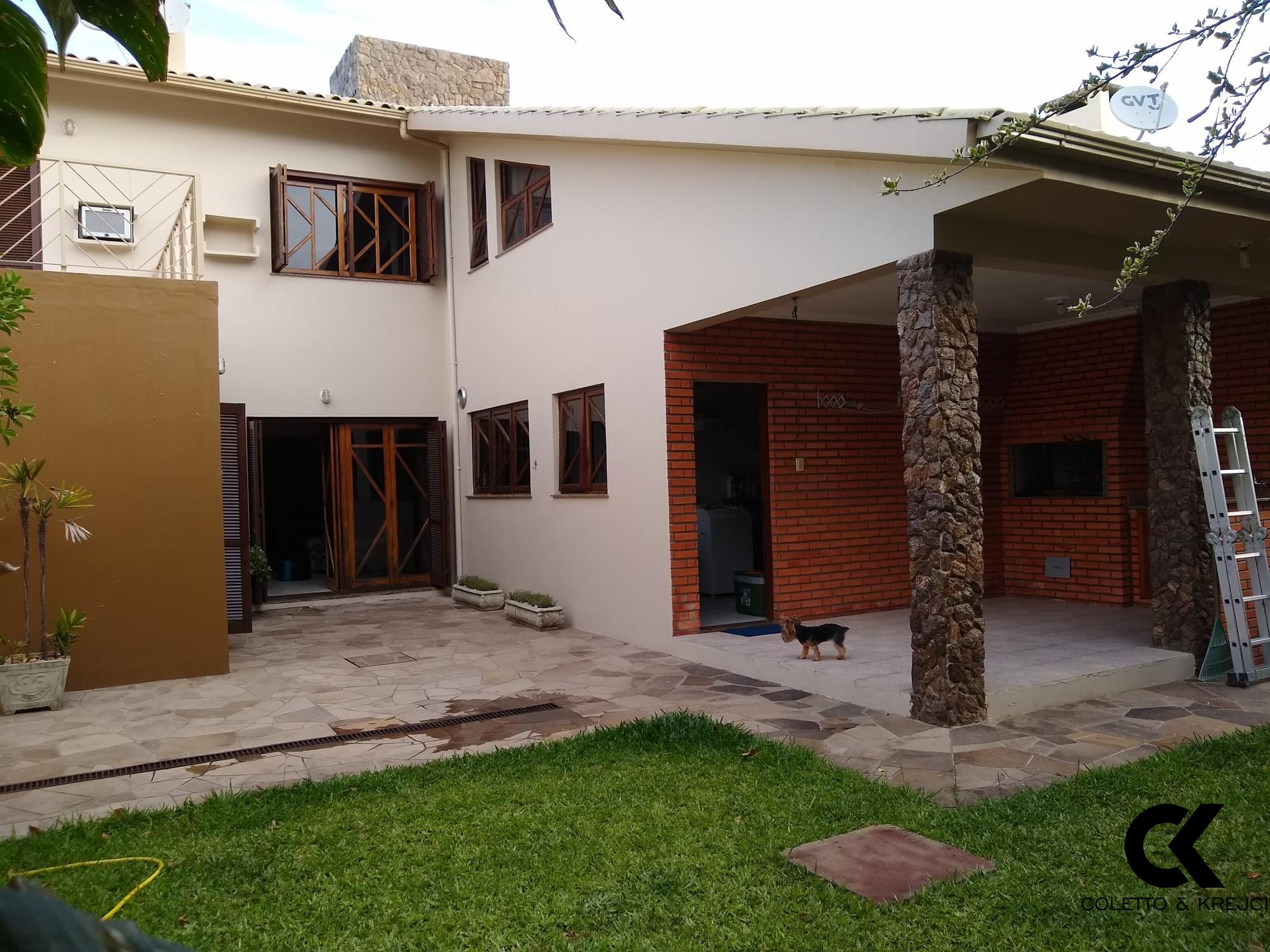 Casa à venda com 3 quartos, 305m² - Foto 1