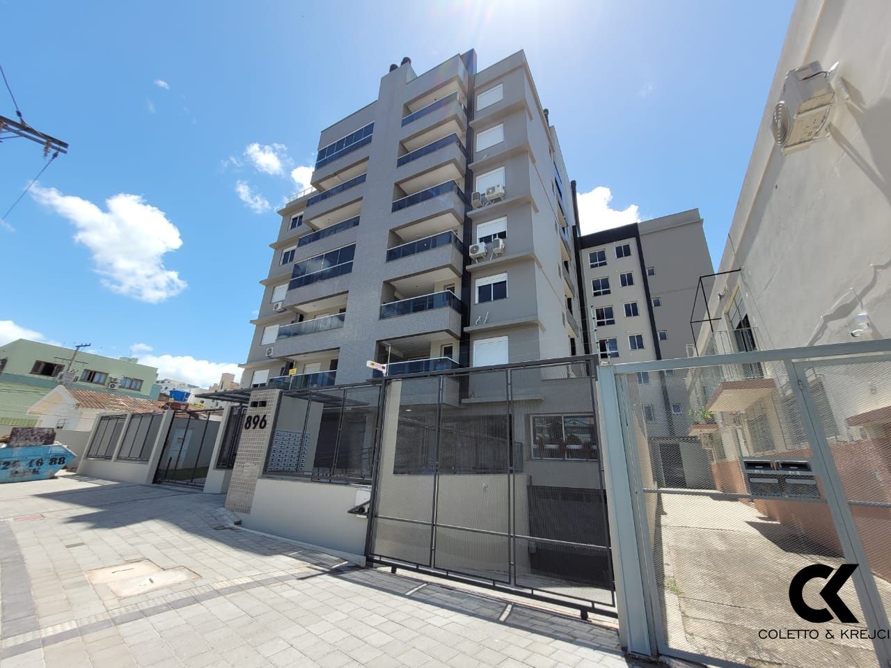 Apartamento à venda com 2 quartos, 81m² - Foto 1