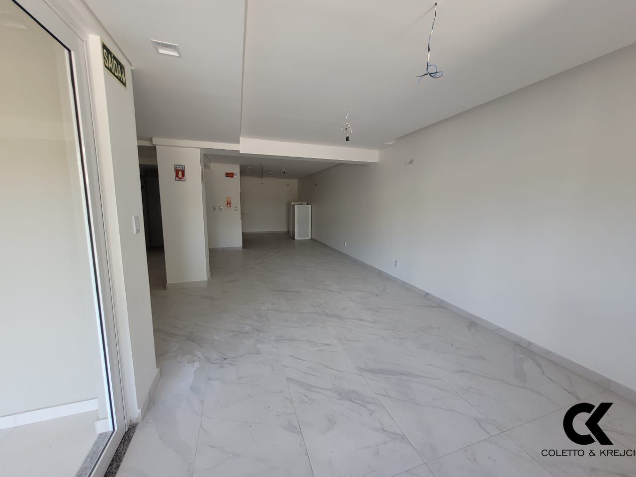 Apartamento à venda com 2 quartos, 81m² - Foto 9