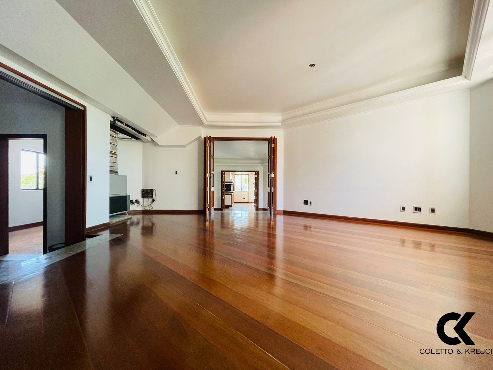 Apartamento à venda com 4 quartos, 303m² - Foto 2