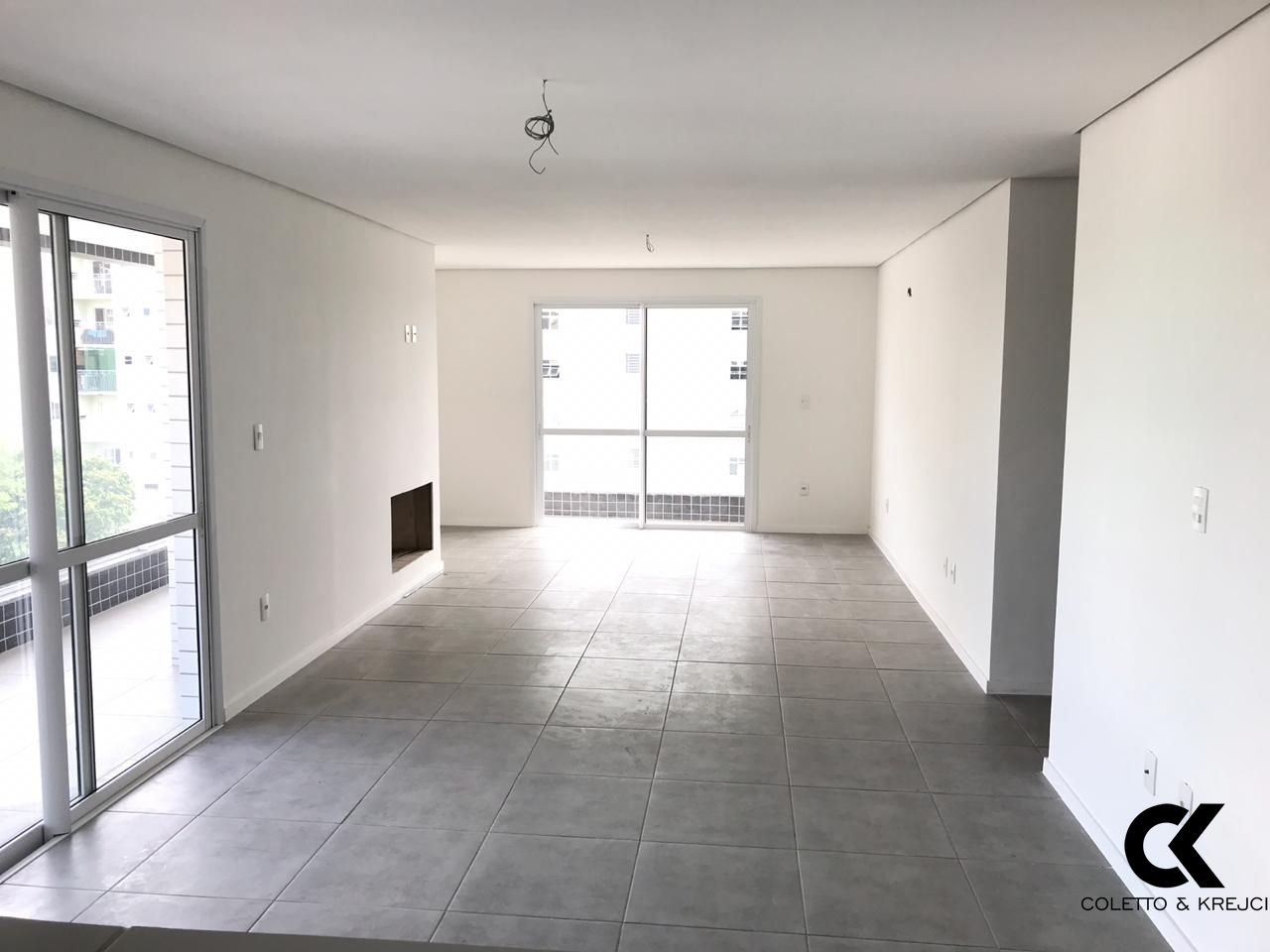 Apartamento à venda com 3 quartos, 165m² - Foto 1