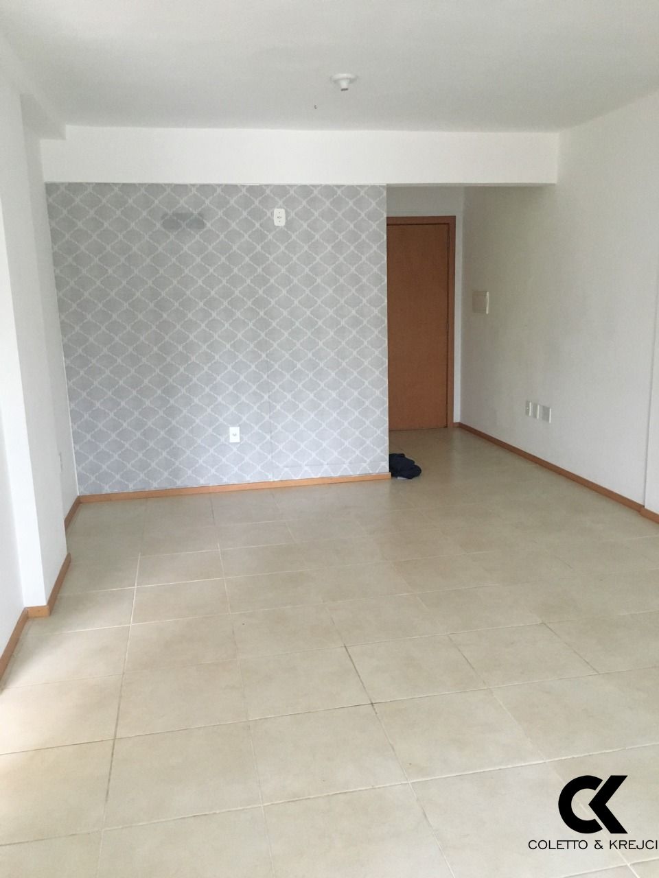 Apartamento à venda com 2 quartos, 81m² - Foto 2