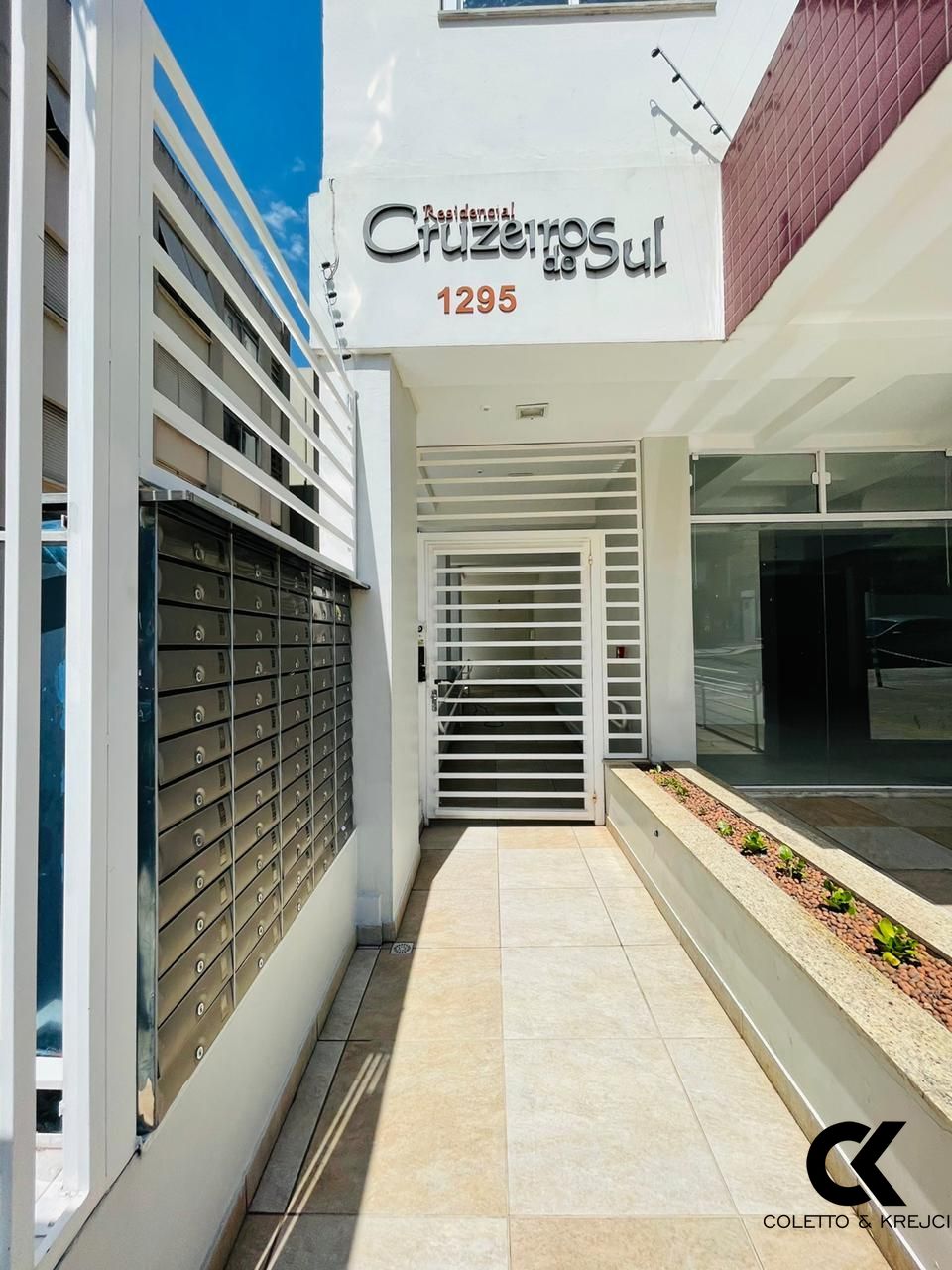 Apartamento à venda com 2 quartos, 68m² - Foto 3