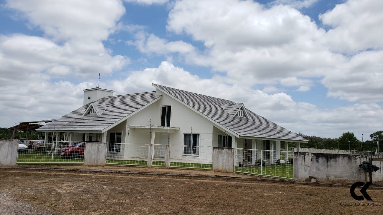 Fazenda à venda com 3 quartos, 110000m² - Foto 1