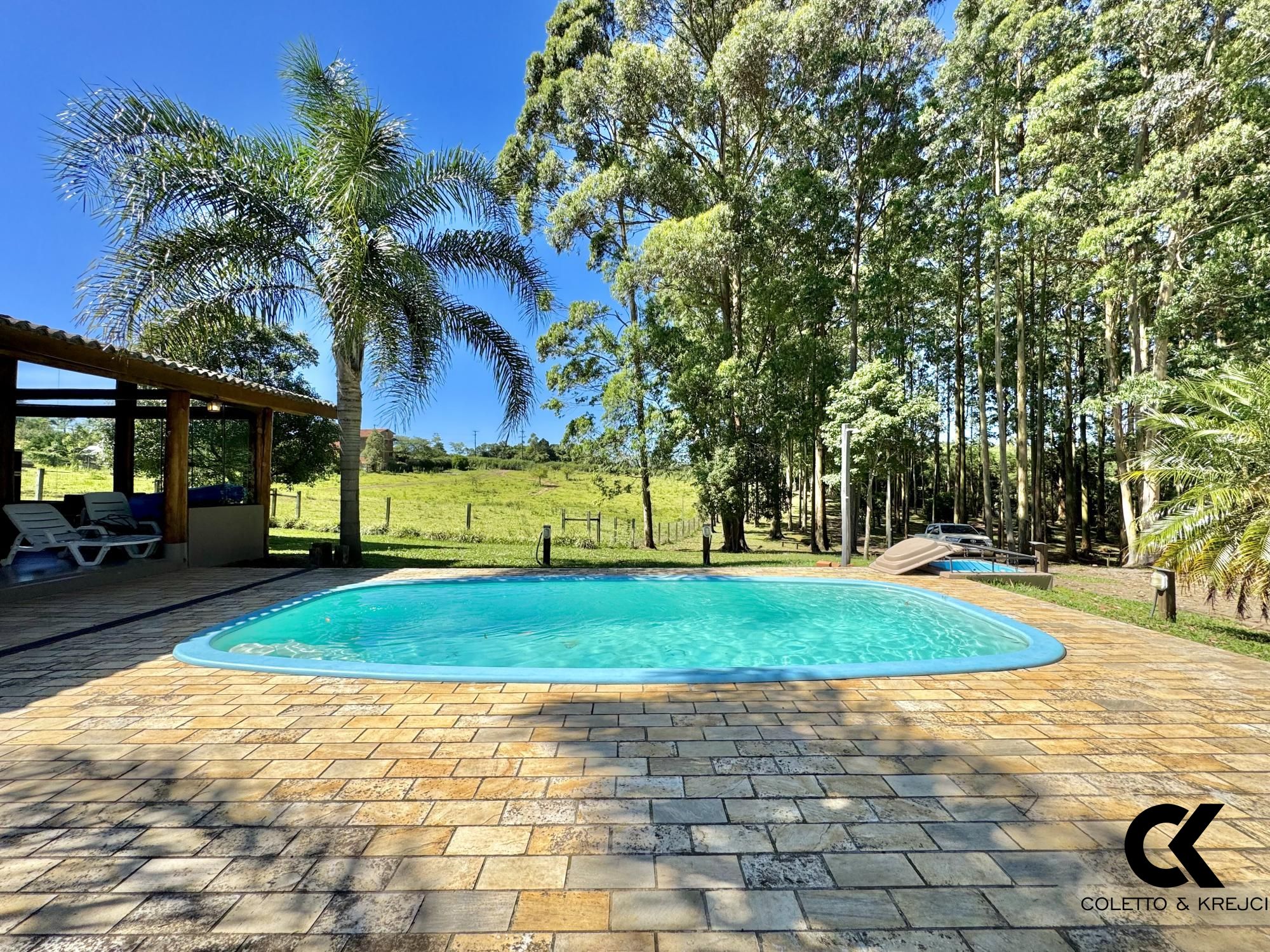 Chácara à venda com 2 quartos, 200m² - Foto 2