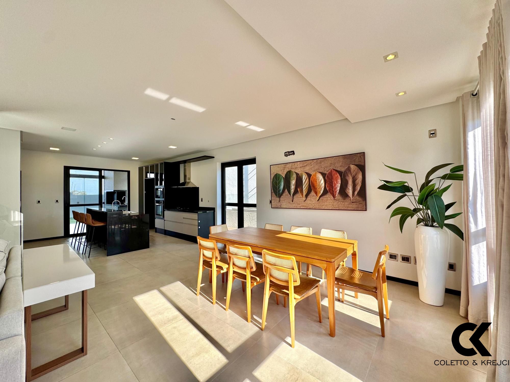 Casa de Condomínio à venda com 3 quartos, 245m² - Foto 3