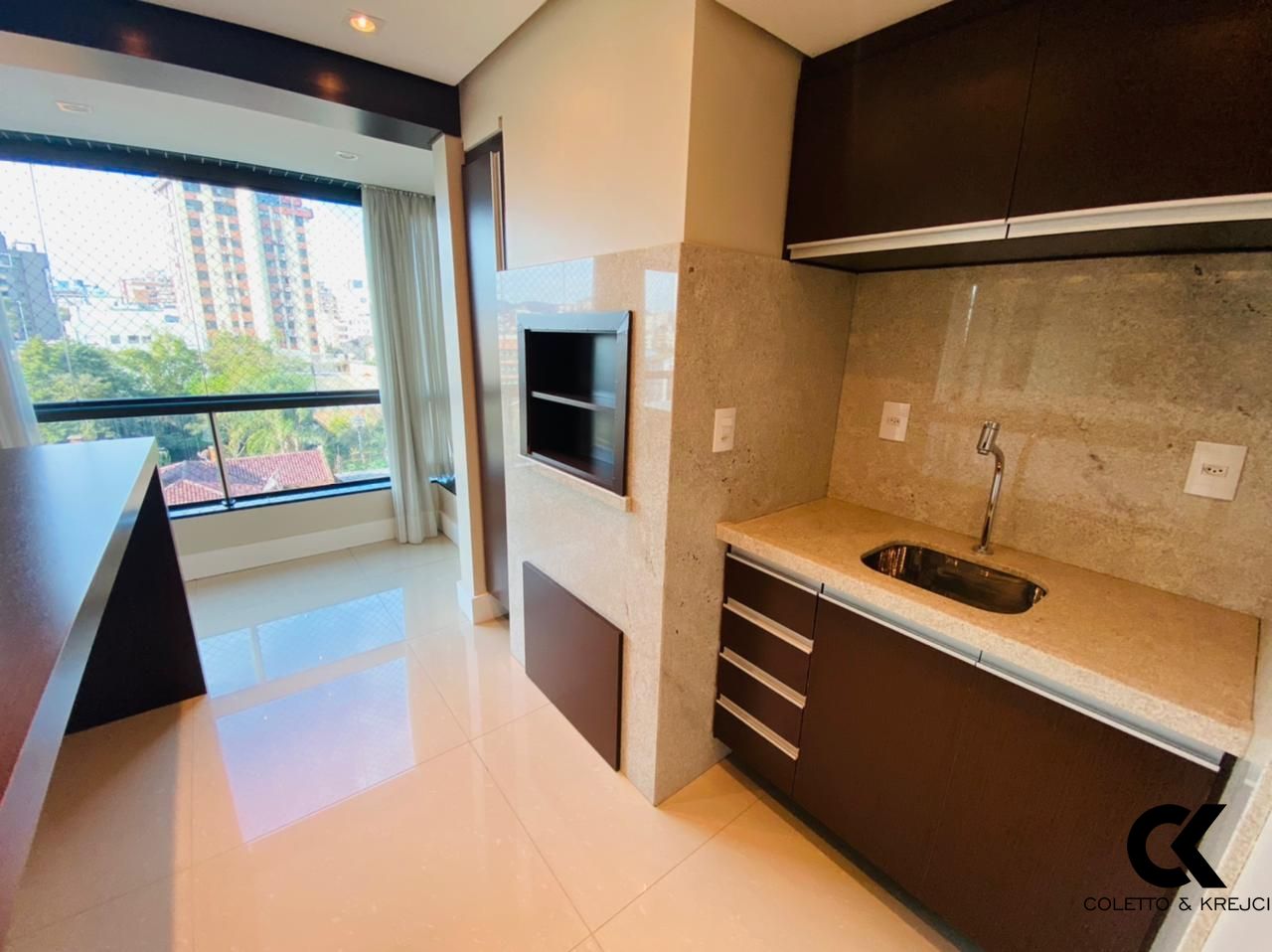 Apartamento à venda com 3 quartos, 239m² - Foto 6